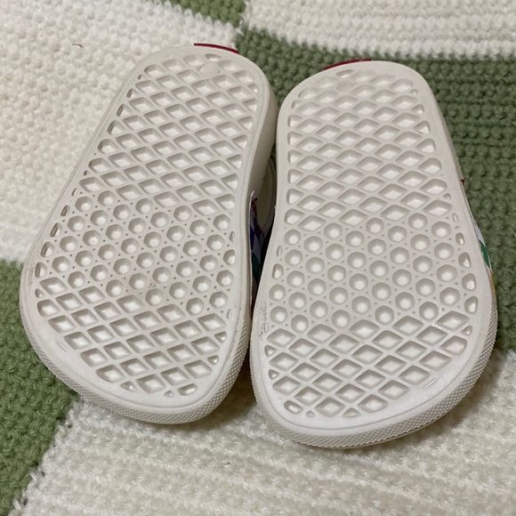 New Vans Rainbow Checkered Sandals - Picture 3 of 5